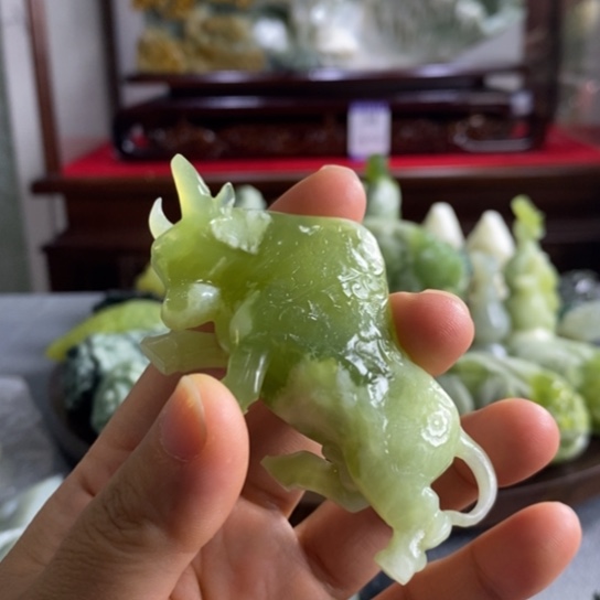 蛇纹石玉手把件未镶嵌炽**晖