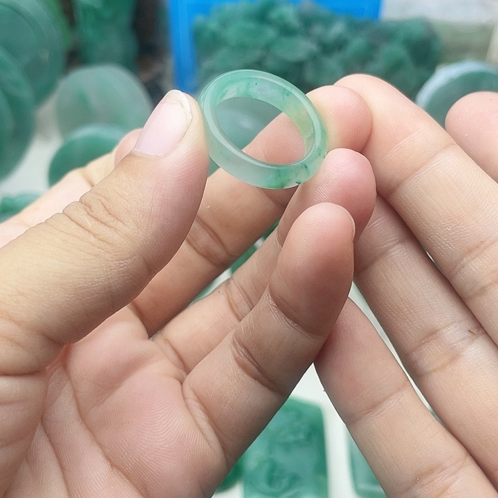 颈饰未镶嵌石英质玉