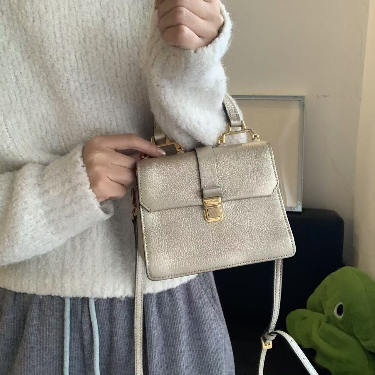 95新 MIU MIU/缪缪 九金色小号插扣风琴包