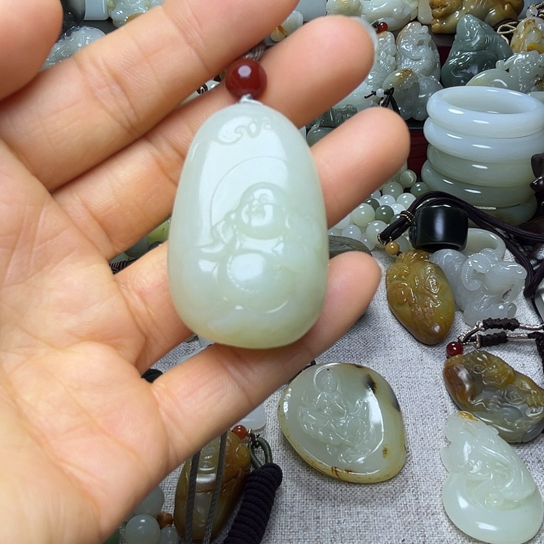 和田玉未镶嵌把件