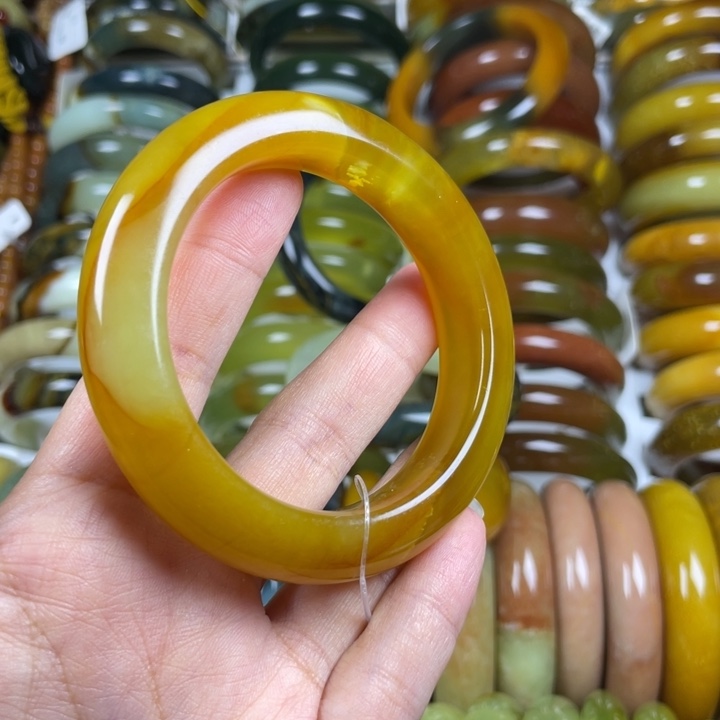 蛇纹石玉手镯未镶嵌兔**宝