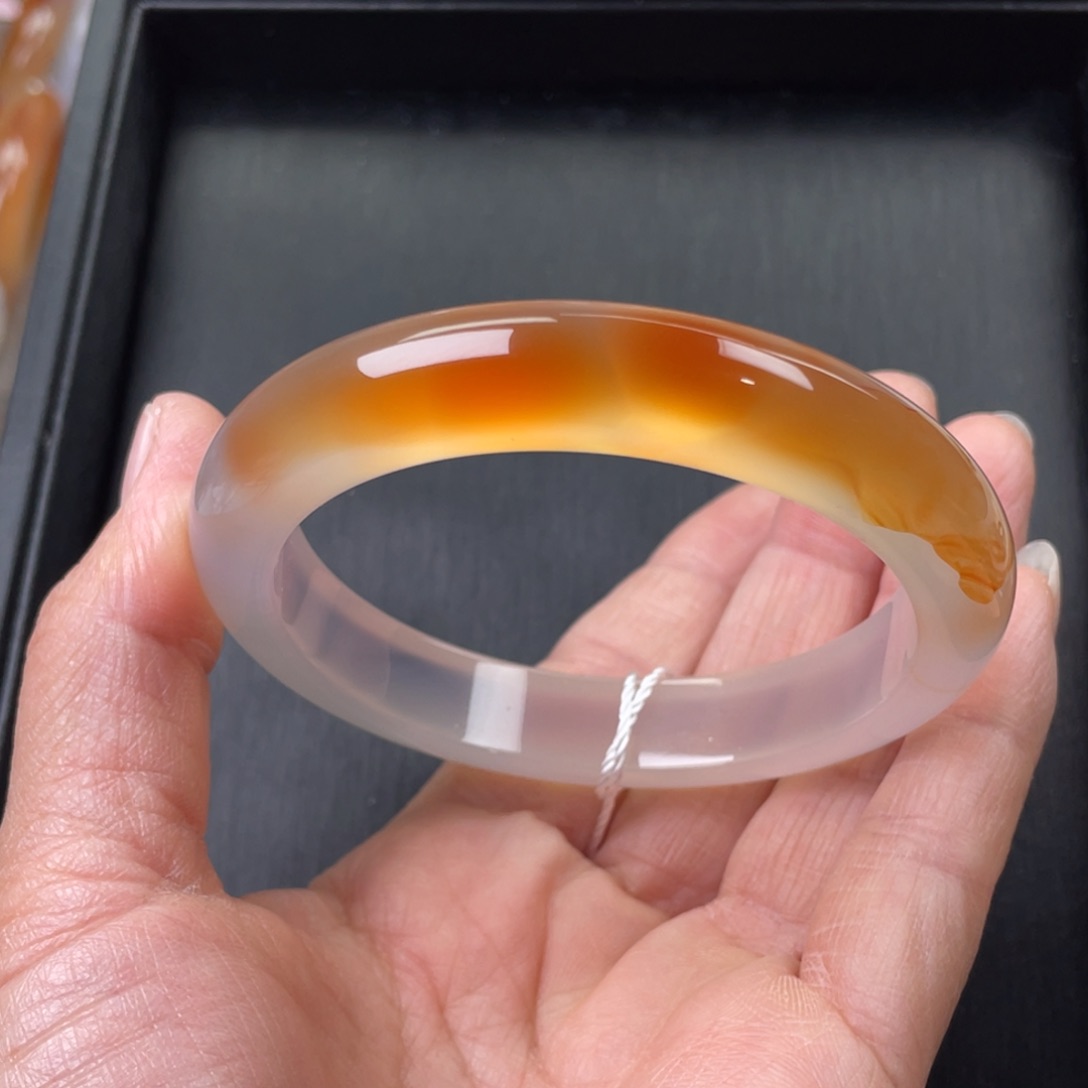 玛瑙/玉髓手镯未镶嵌60圈口