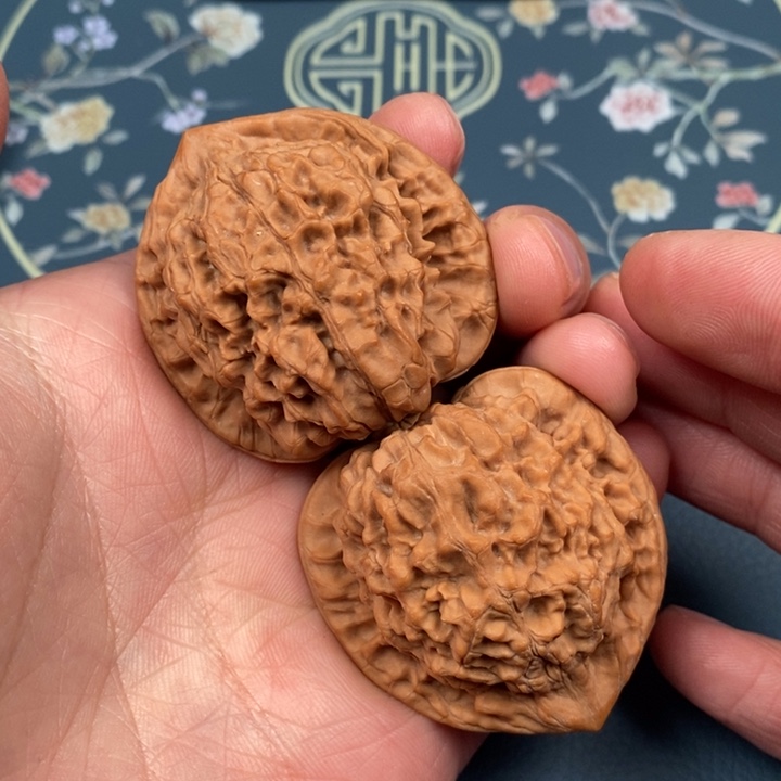 文玩核桃吊坠45原桩官帽，精配，红皮，52克，A8D1