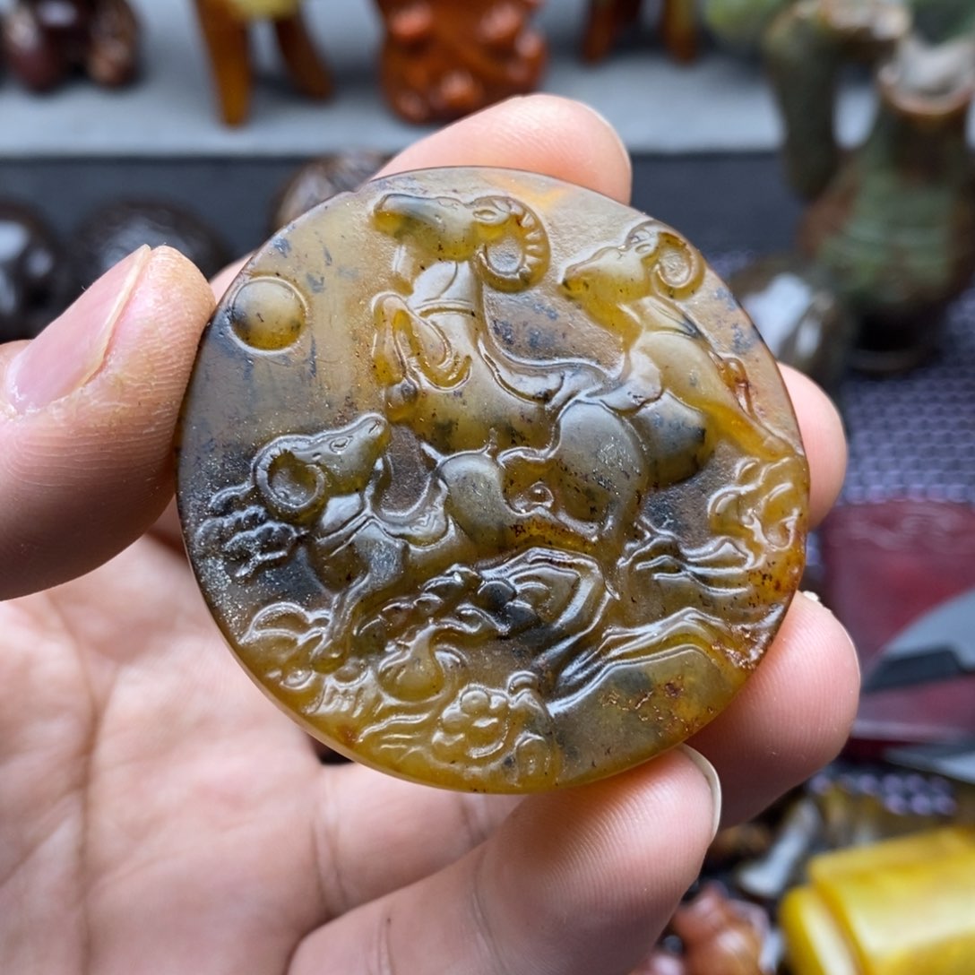 蛇纹石玉未镶嵌颈饰