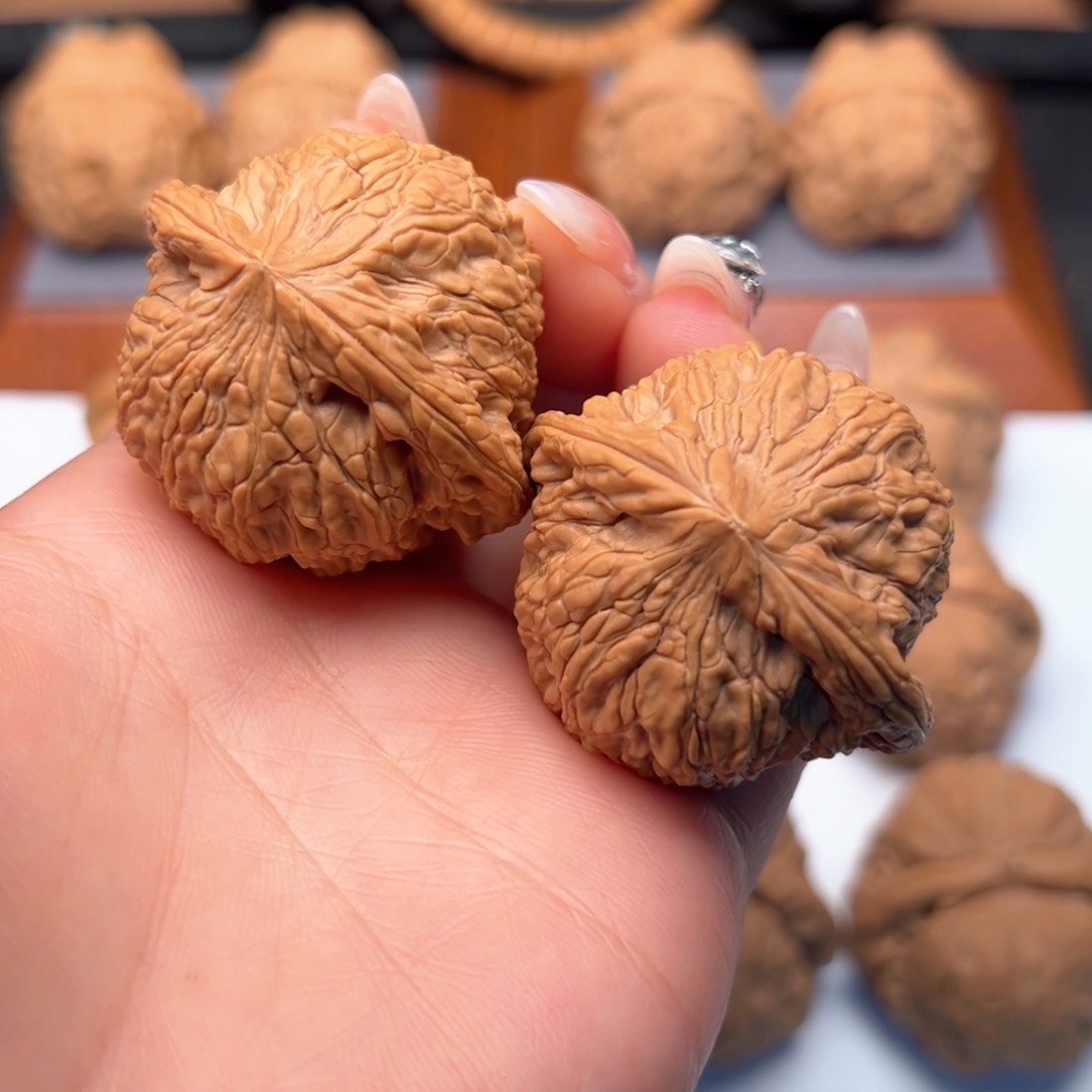 文玩核桃把件绣球41