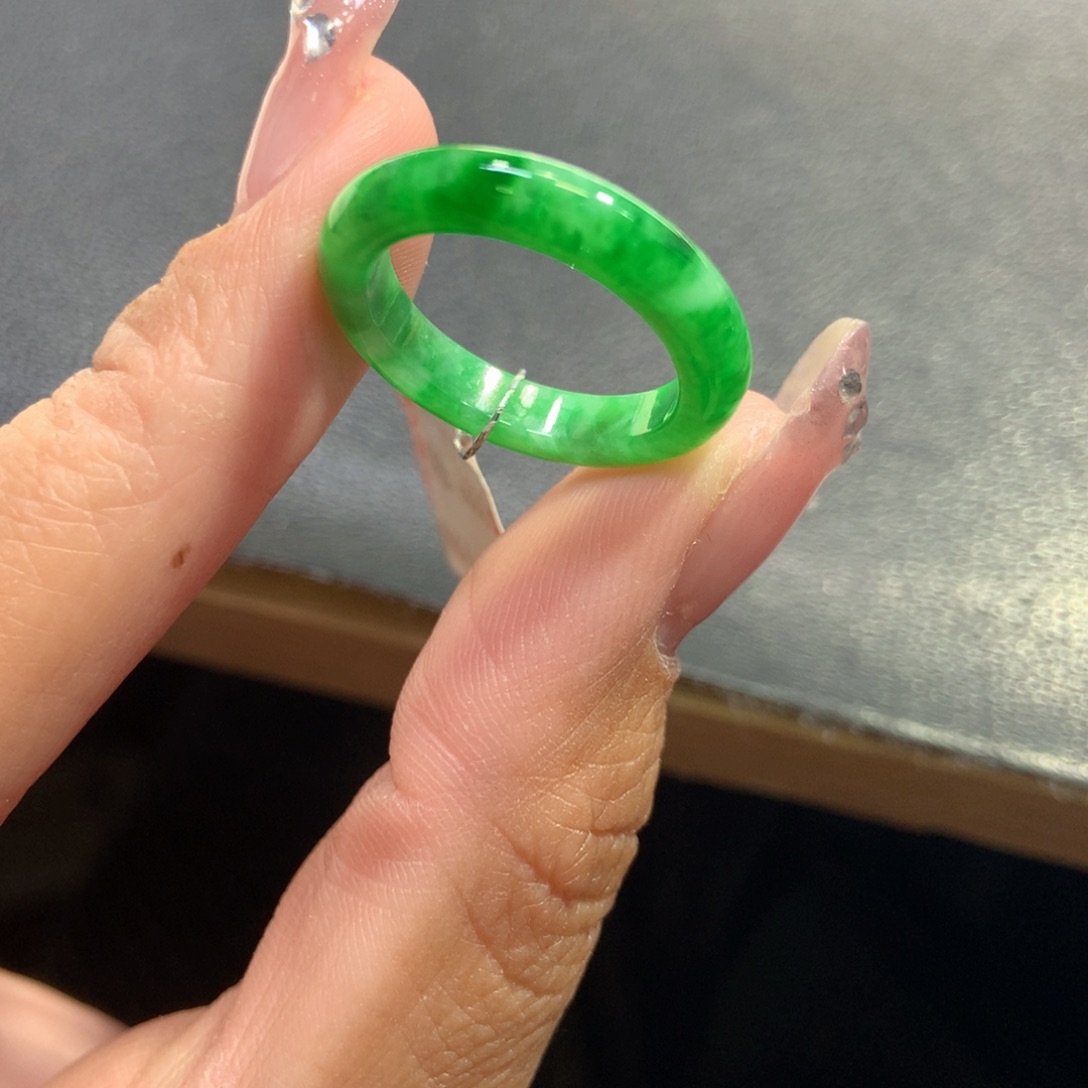 翡翠戒指未镶嵌翡翠