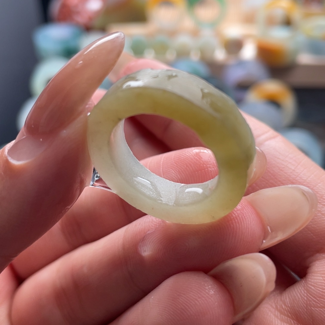 定制翡翠未镶嵌戒指