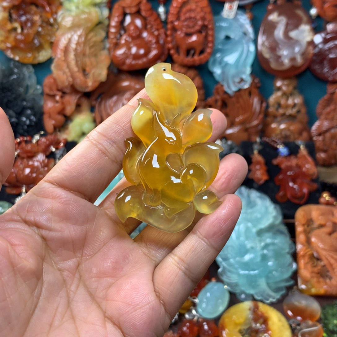 蛇纹石玉挂坠未镶嵌