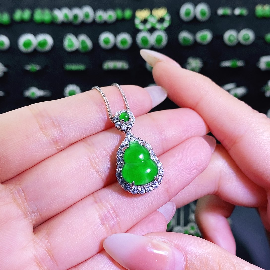 卡***莎翡翠银S925镶嵌颈饰多样性