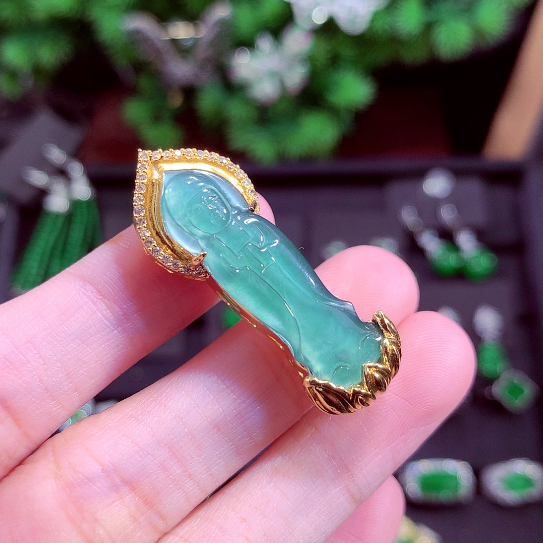 颈饰未镶嵌翡翠天然