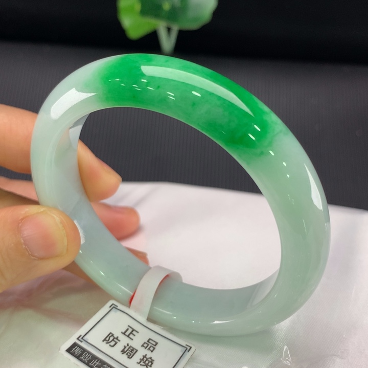 翡翠未镶嵌手镯正圈55