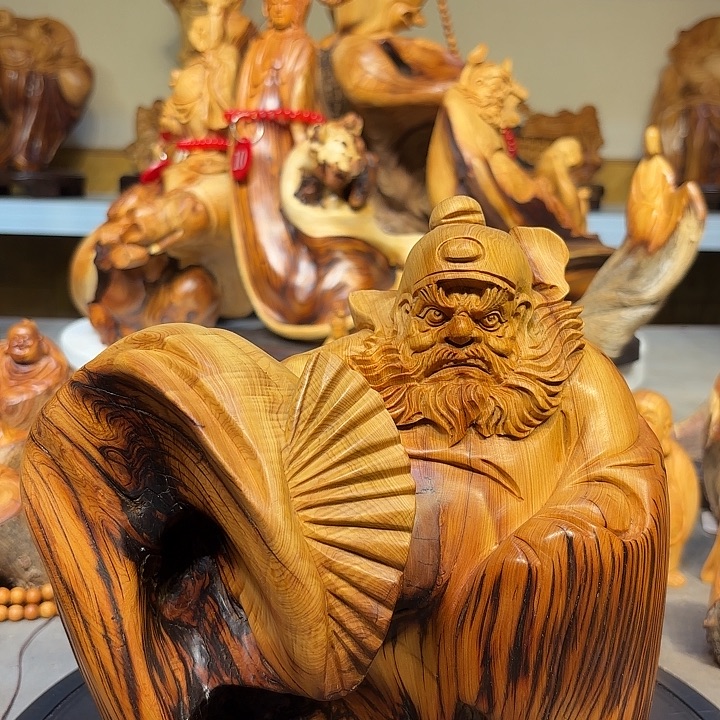 柏木太行崖柏钟馗摆件