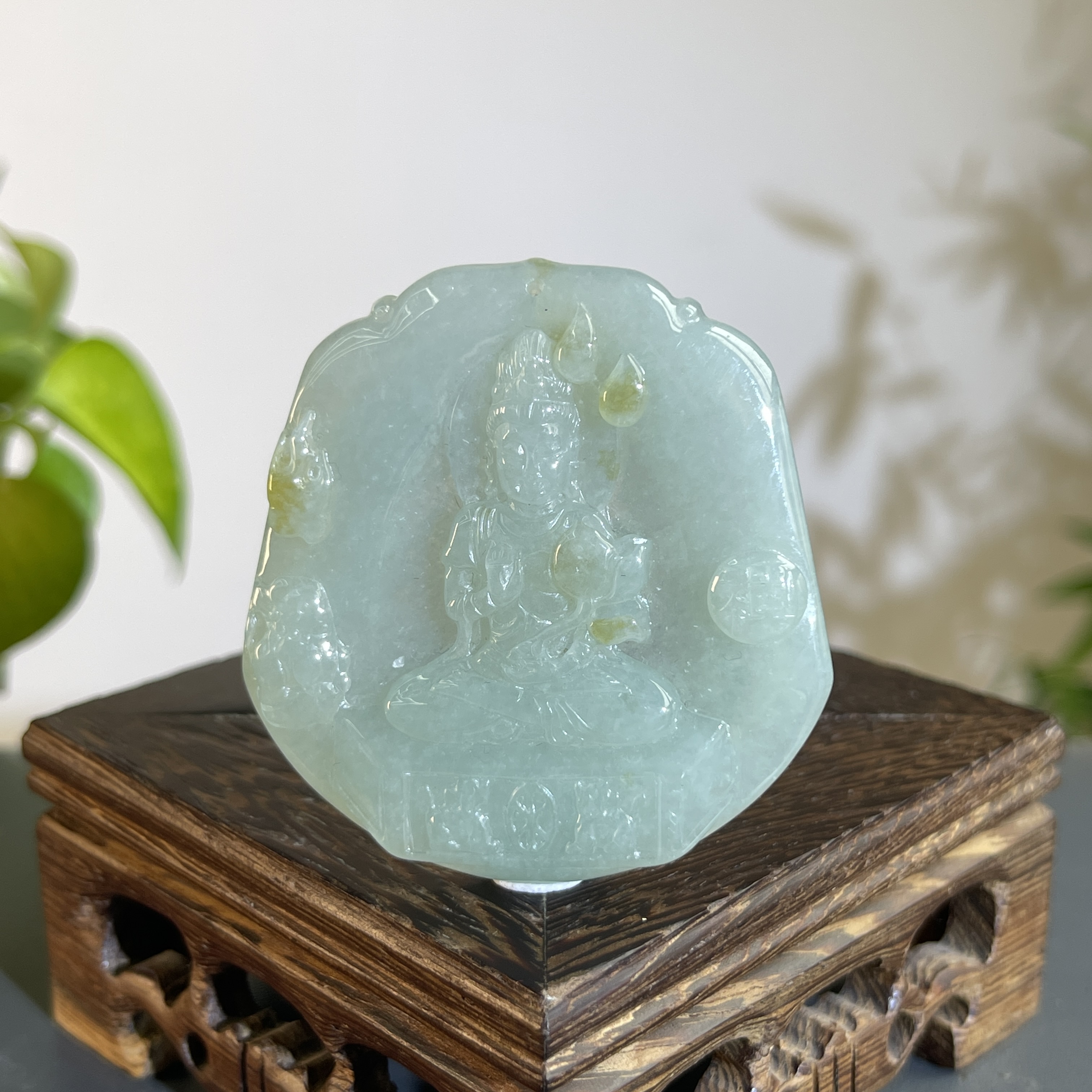 JCB08-85 天然翡翠缅甸A货 持莲观音