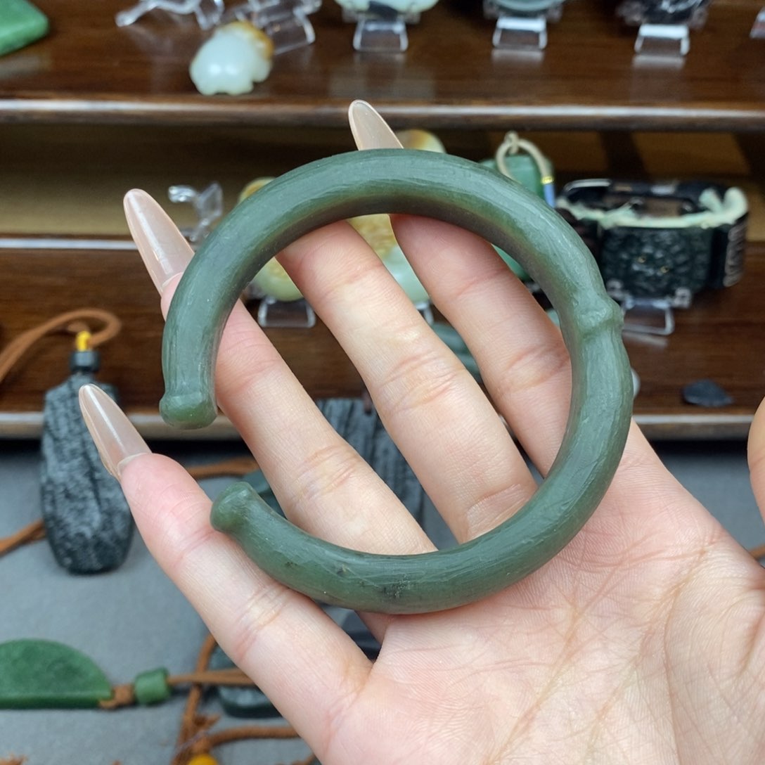 和田玉颈饰未镶嵌?****来