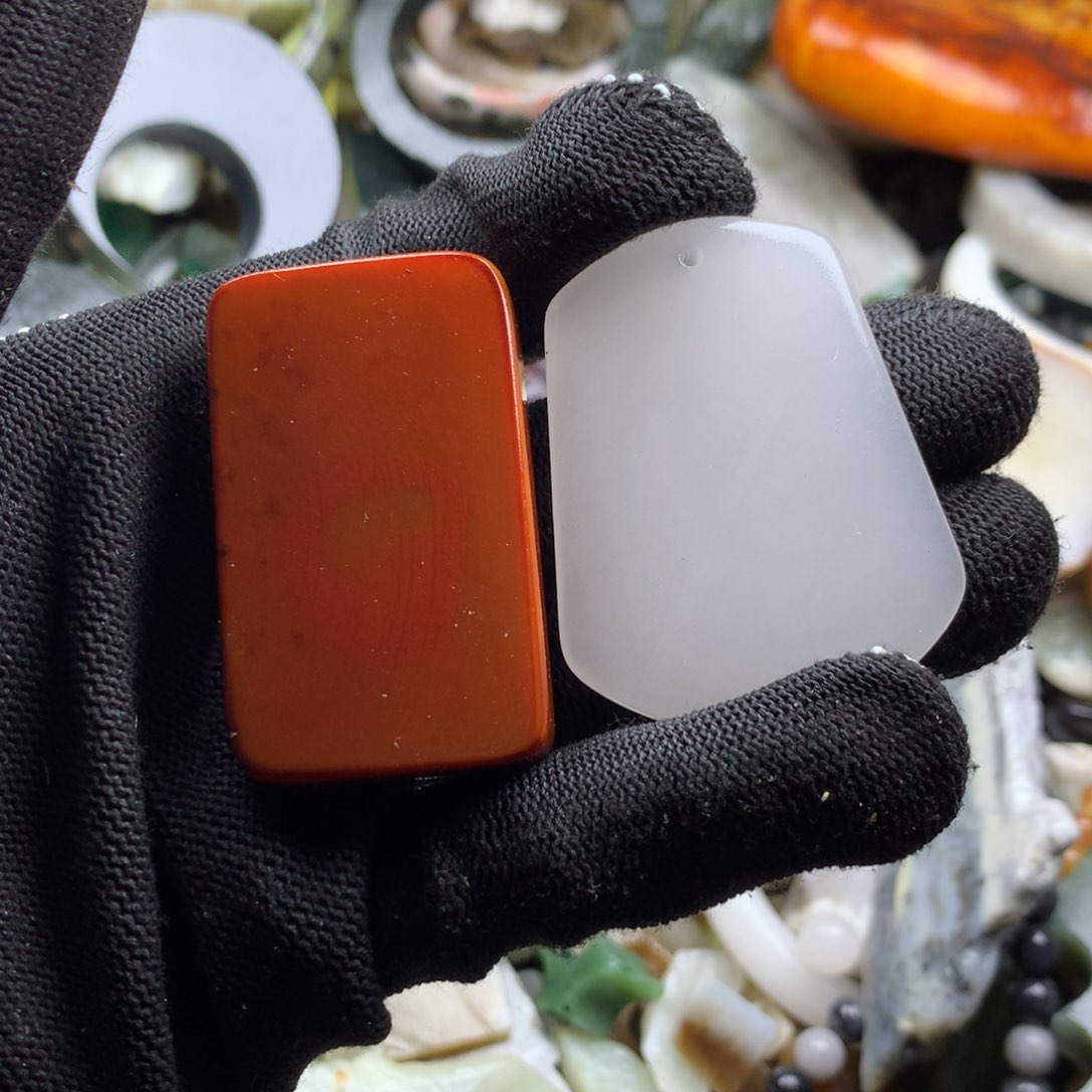 和田玉（糖玉）未镶嵌边角料卡浅色