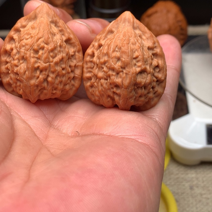 吊坠桃核一抹红好看