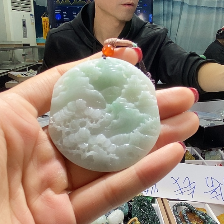 翡翠颈饰未镶嵌翡翠