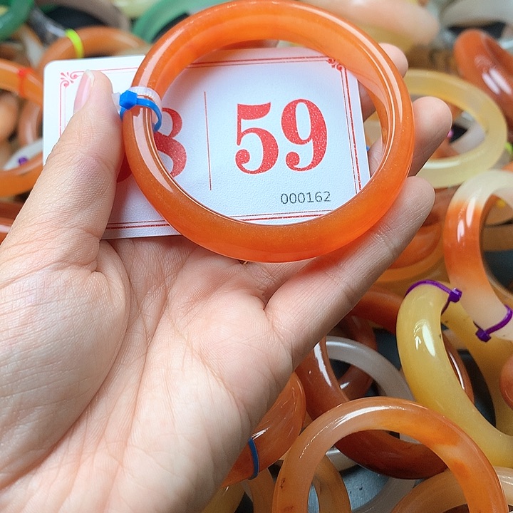 未镶嵌石英质玉（黄龙玉）手镯?****?