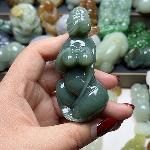 和田玉未镶嵌颈饰庞*