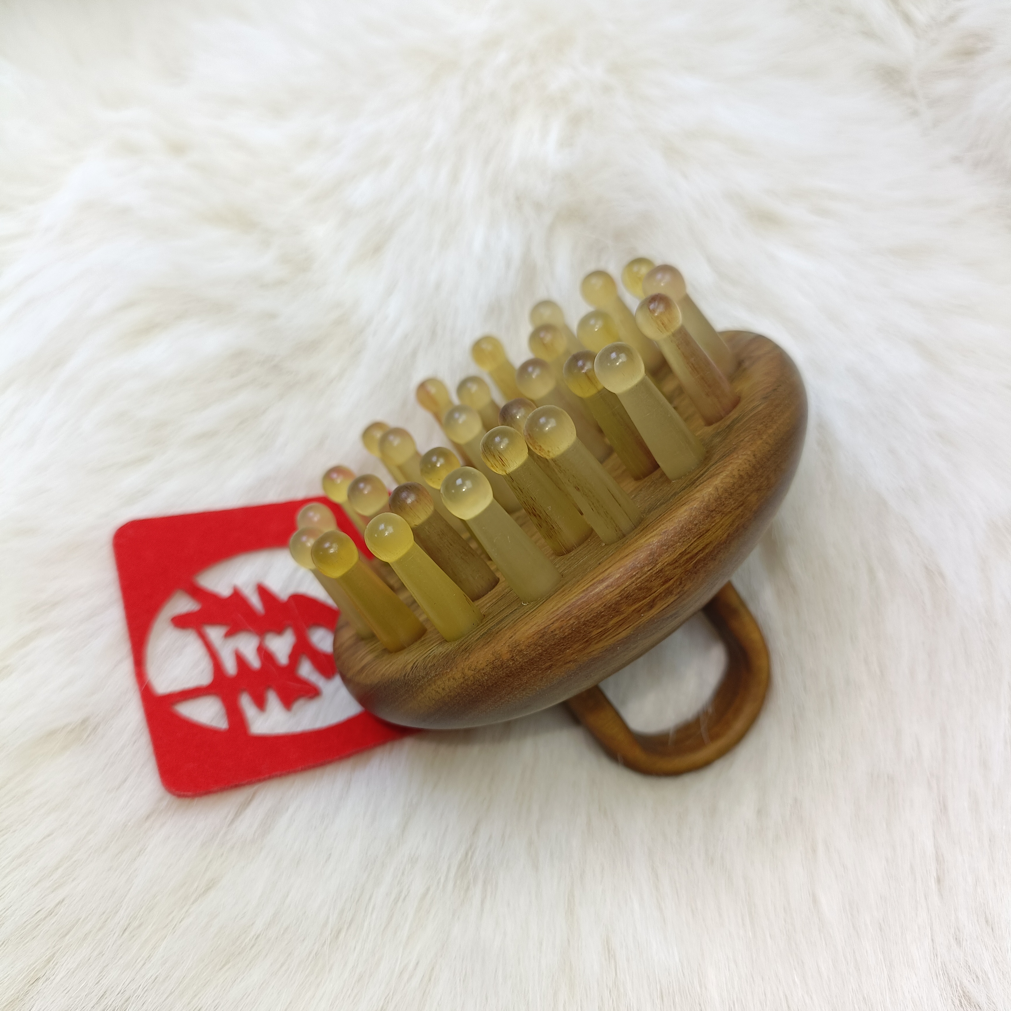 正宗檀木绵羊角28钉钉梳，随机推荐