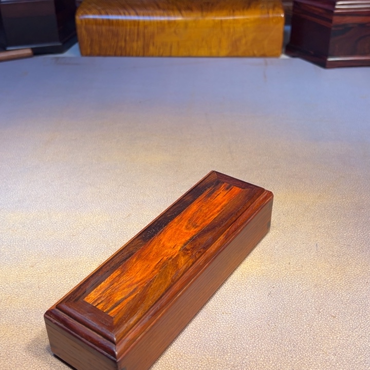 大***鹰机关盒。              