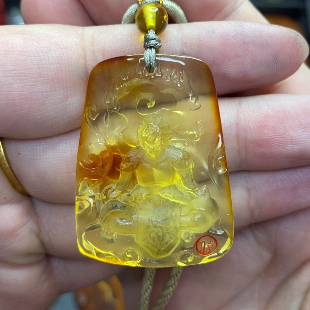 琥珀颈饰未镶嵌唐