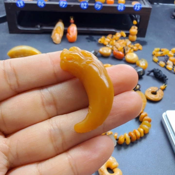 布***尘田黄石田黄石挂件