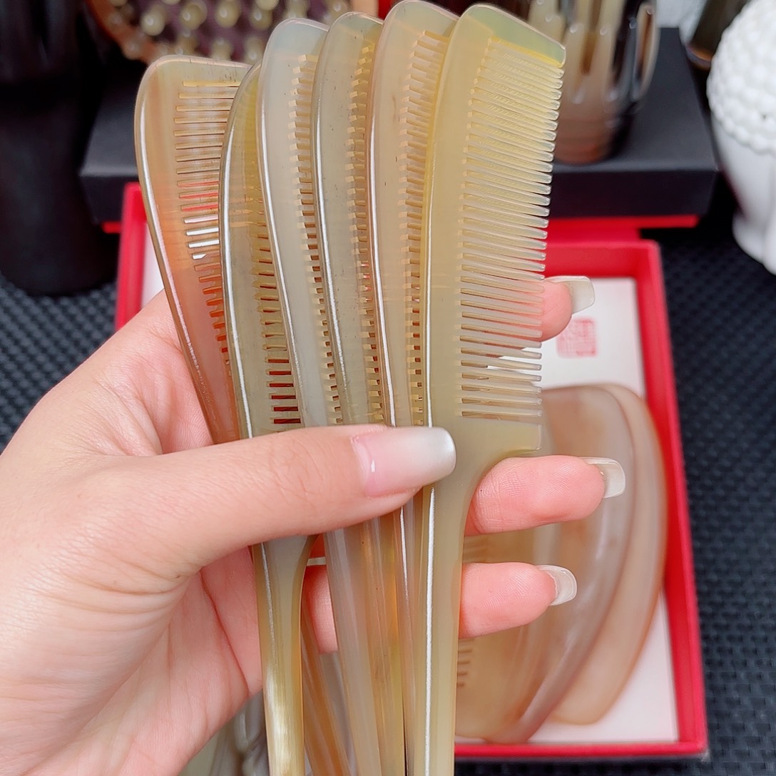 纯手工制作纯牛角梳子