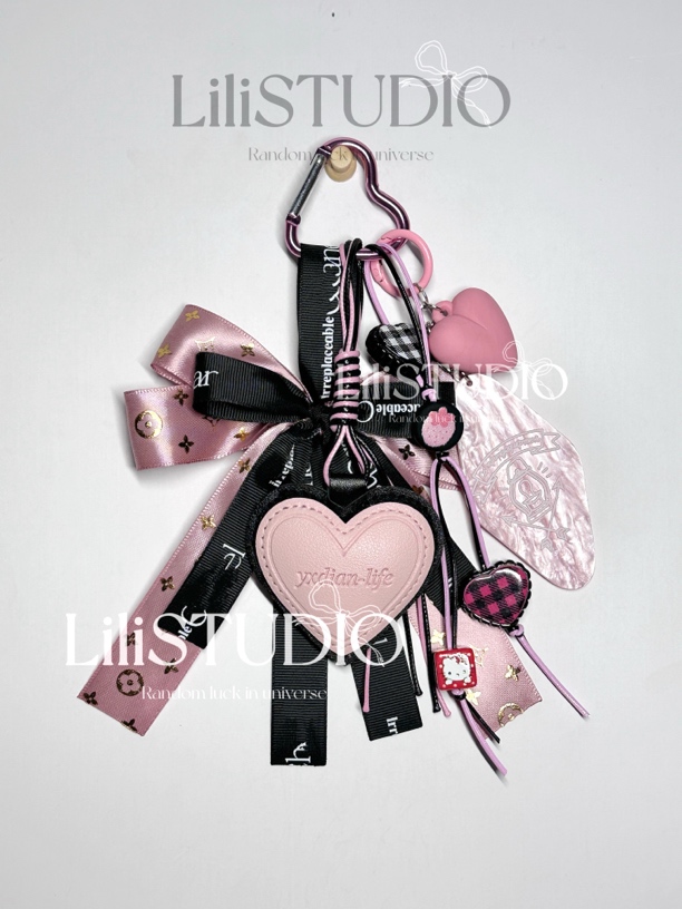 甜酷黑粉撞色爱心包包挂件丝带黑粉色重工蝴蝶结包挂