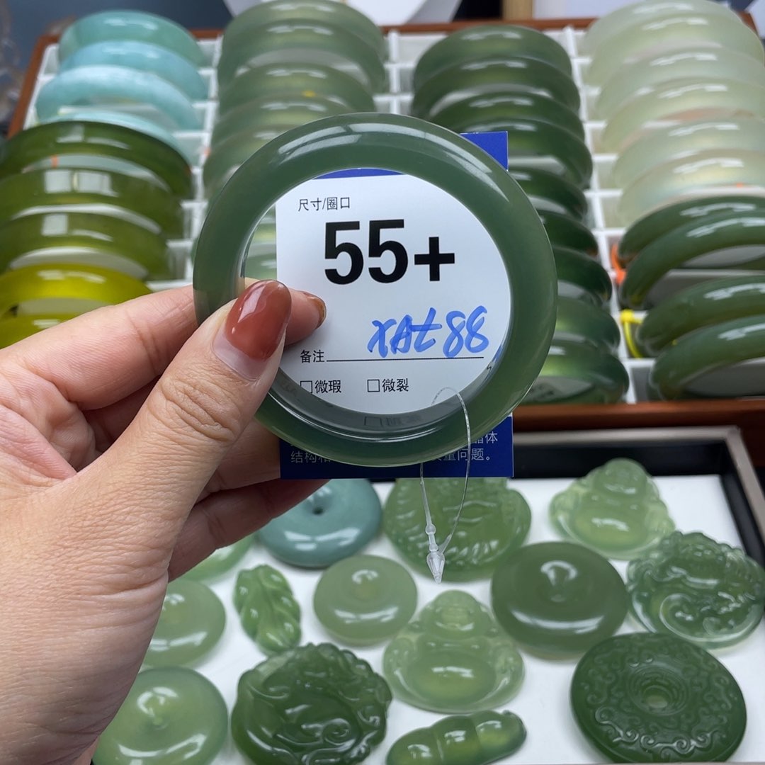 未镶嵌蛇纹石玉手镯嗄