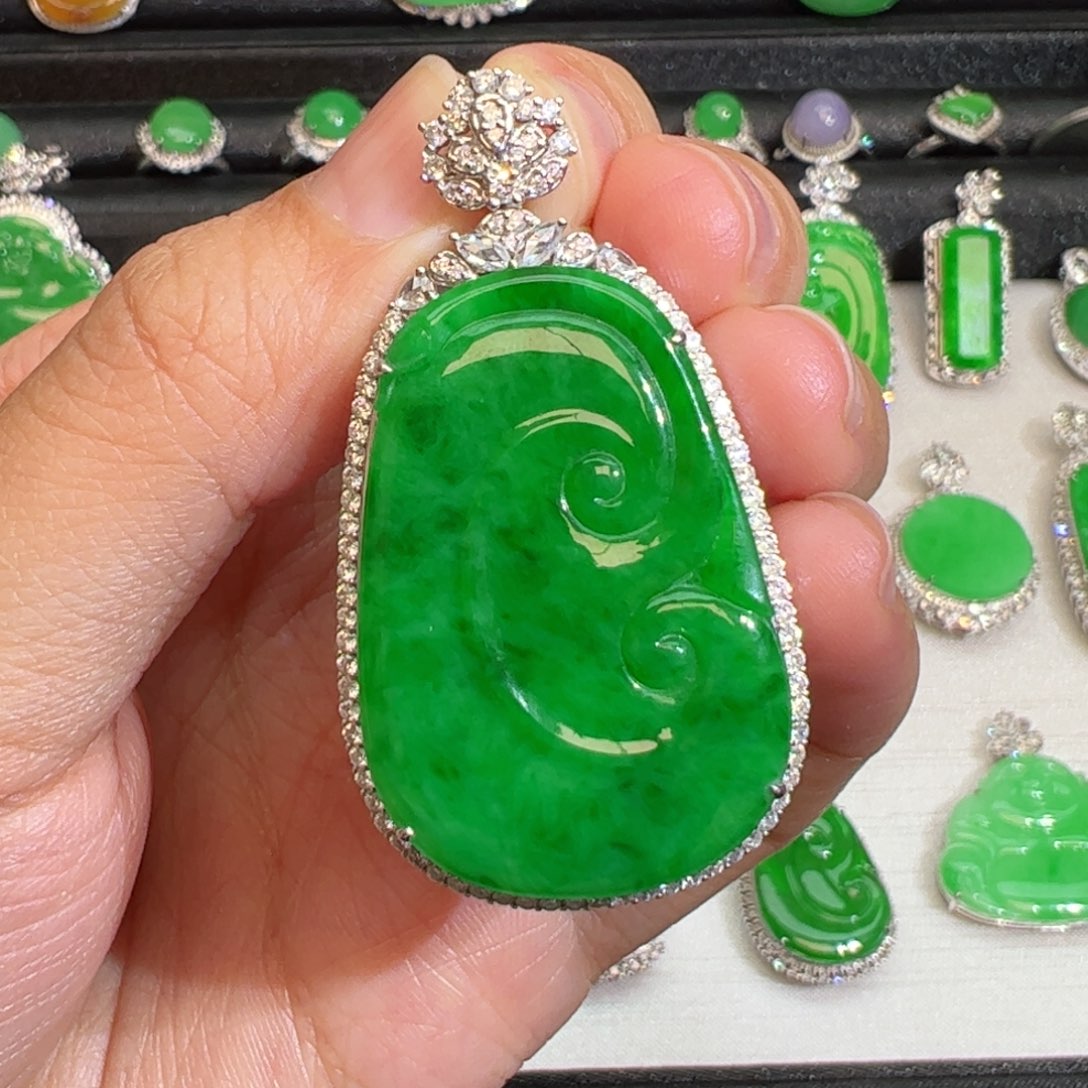 翡翠吊坠(不含链)18K金镶嵌