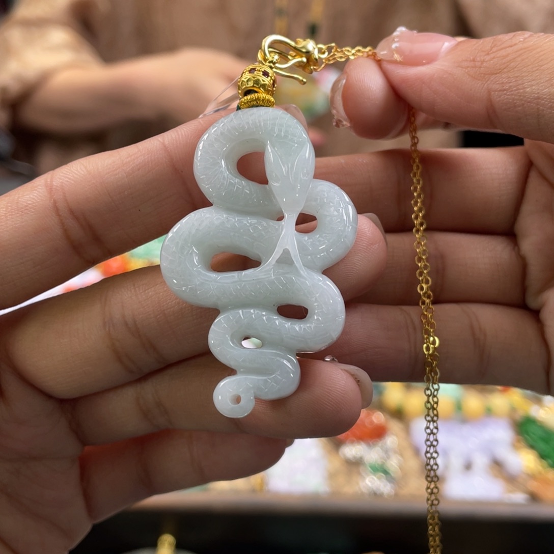 翡翠颈饰未镶嵌代编织