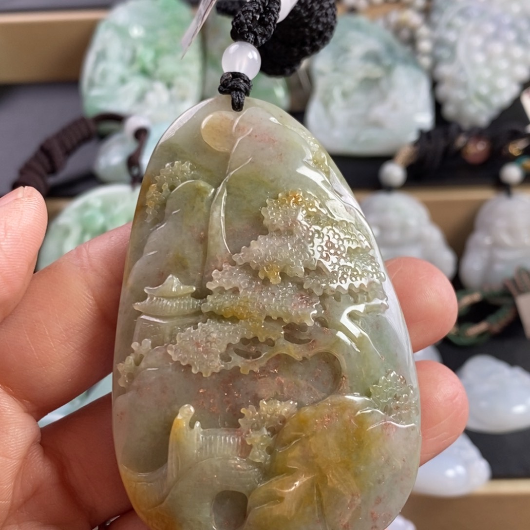 翡翠颈饰未镶嵌山水