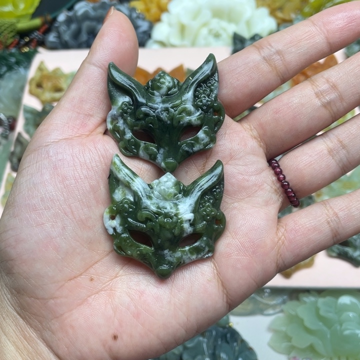 淮***瑜蛇纹石玉未镶嵌颈饰