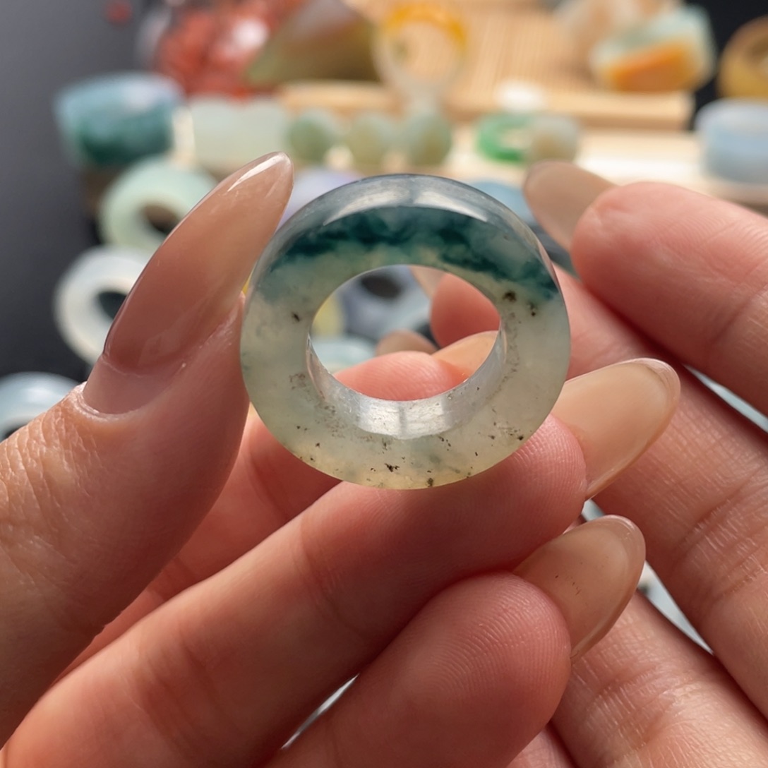 定制翡翠未镶嵌戒指