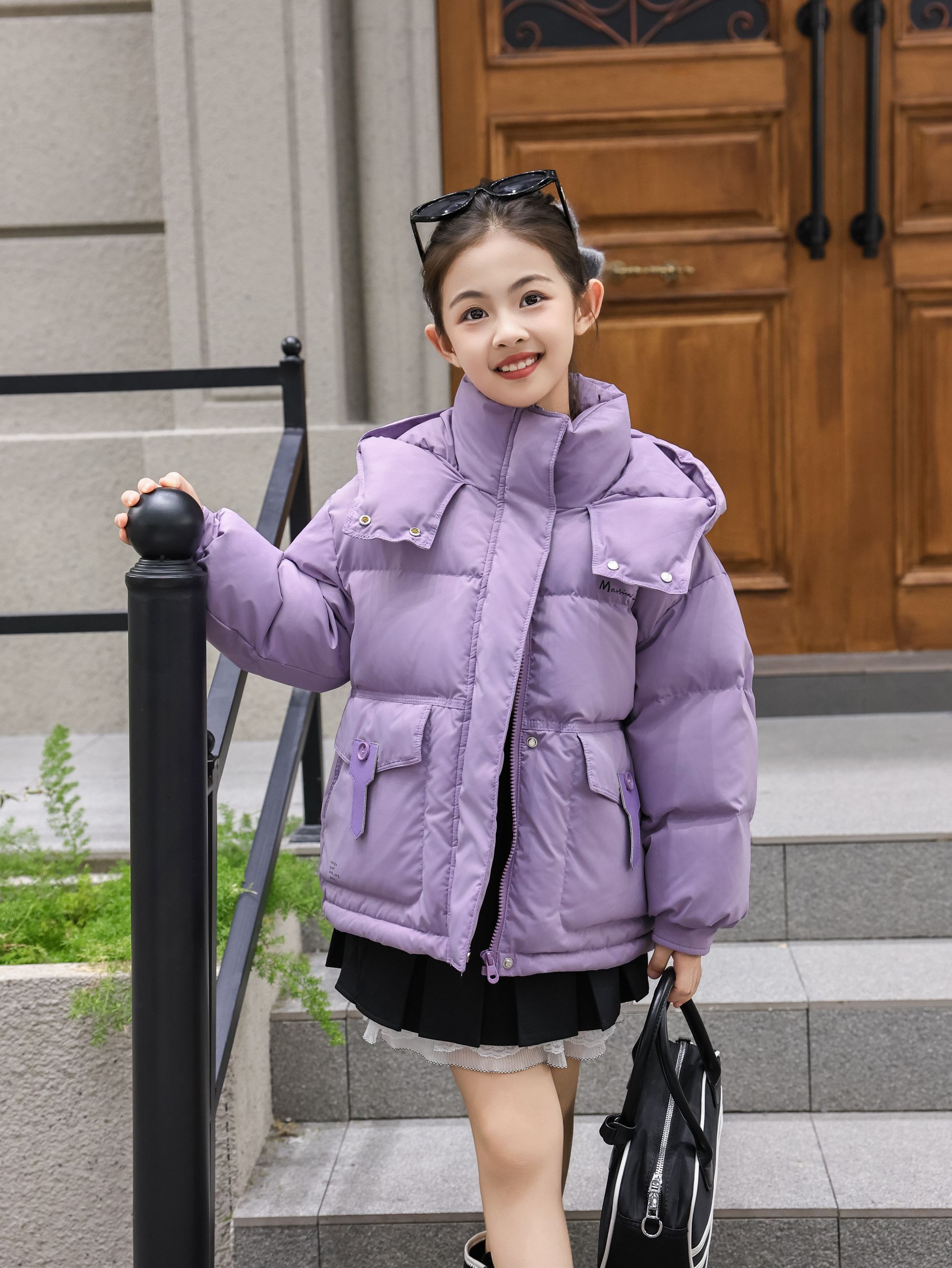 2025短款羽绒服大童加厚连帽女童百搭皮标款外套亲子装保暖