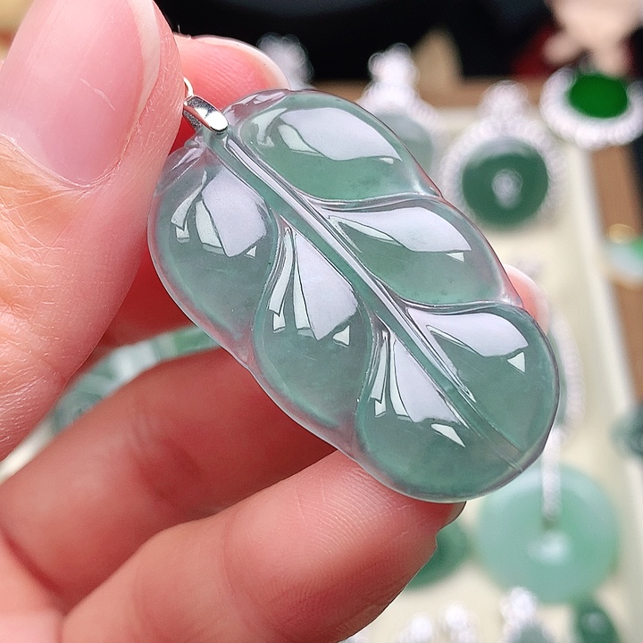 颈饰未镶嵌翡翠吊坠