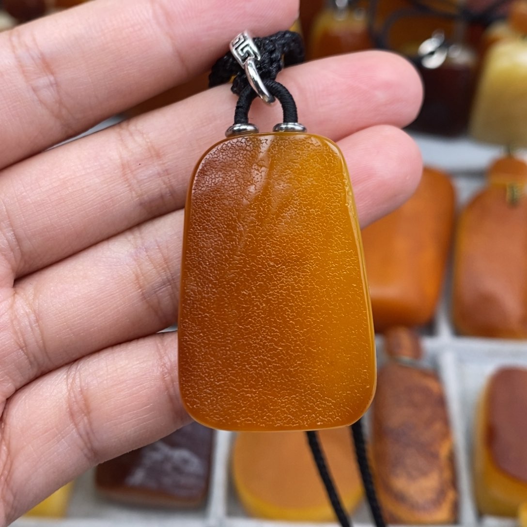 琥珀吊坠(赠链)未镶嵌