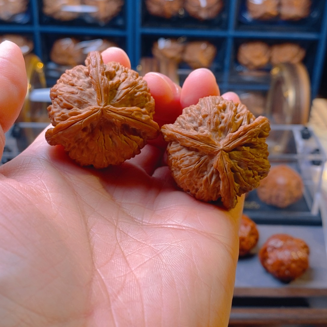 精品核桃把件41白奔