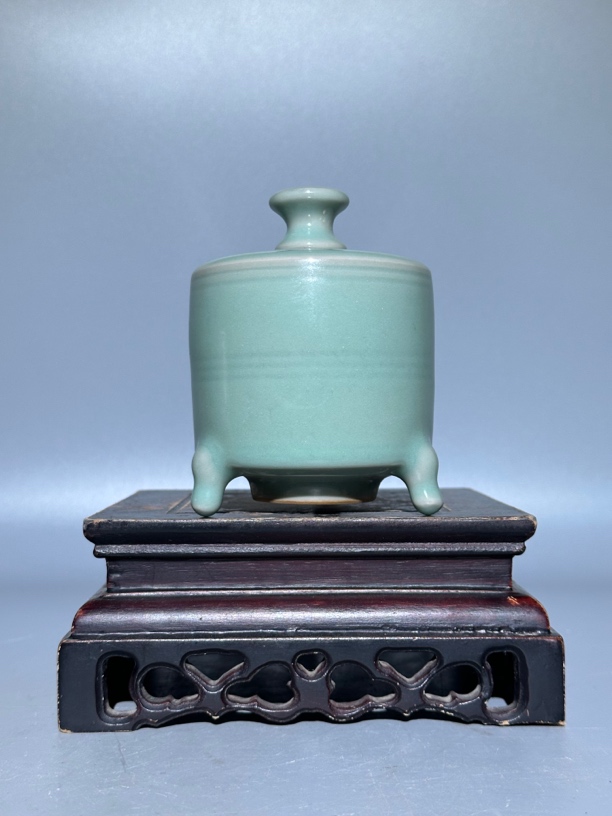 龙泉窑，水注形水滴！