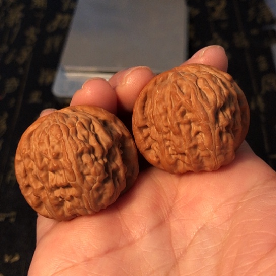 文玩核桃把件闷白36mm