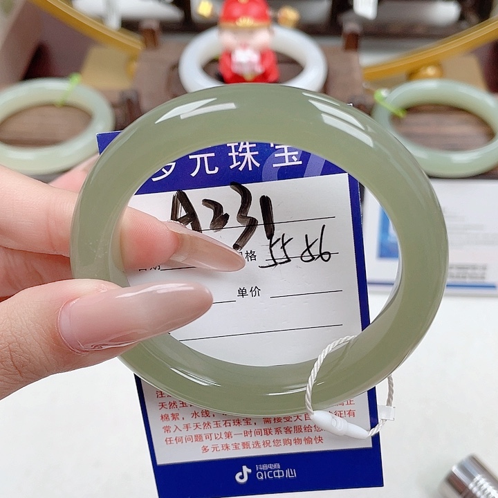 和田玉未镶嵌手镯