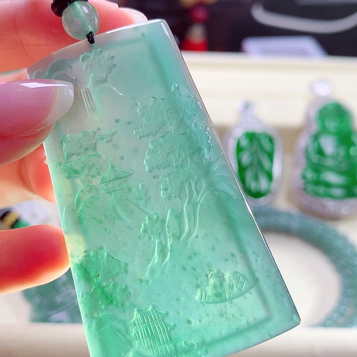 翡翠颈饰未镶嵌天然