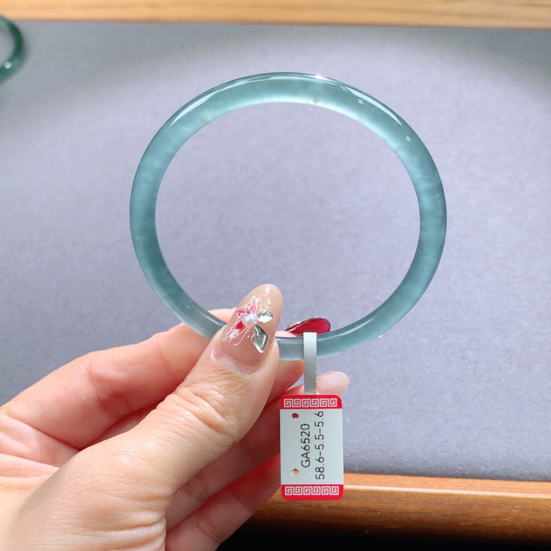 翡翠手镯未镶嵌天然翡翠手镯