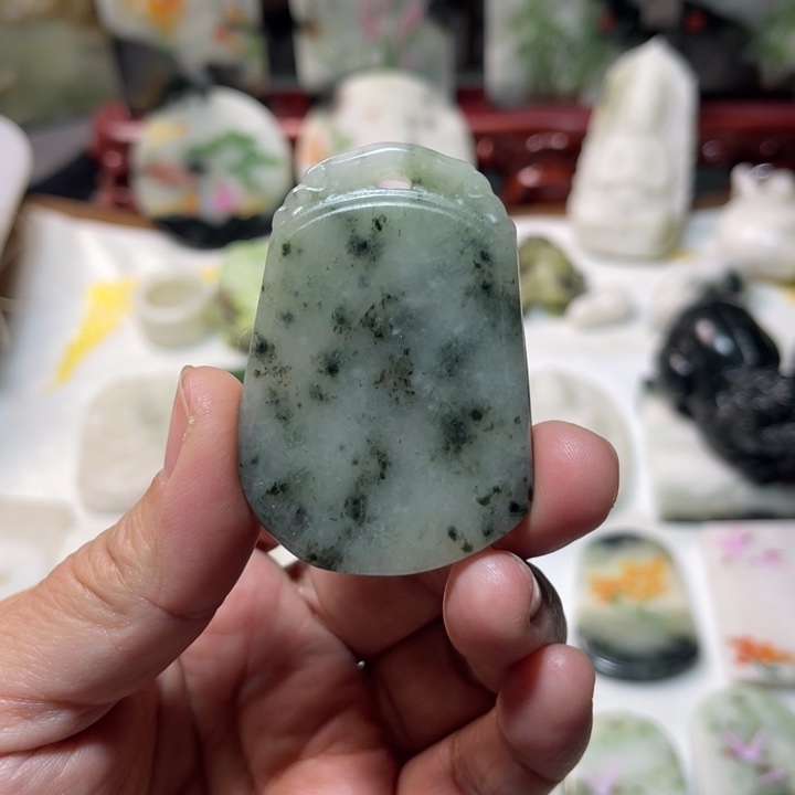 独山玉未镶嵌颈饰