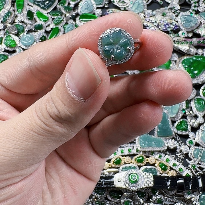 翡翠颈饰未镶嵌天然A货翡翠放漏