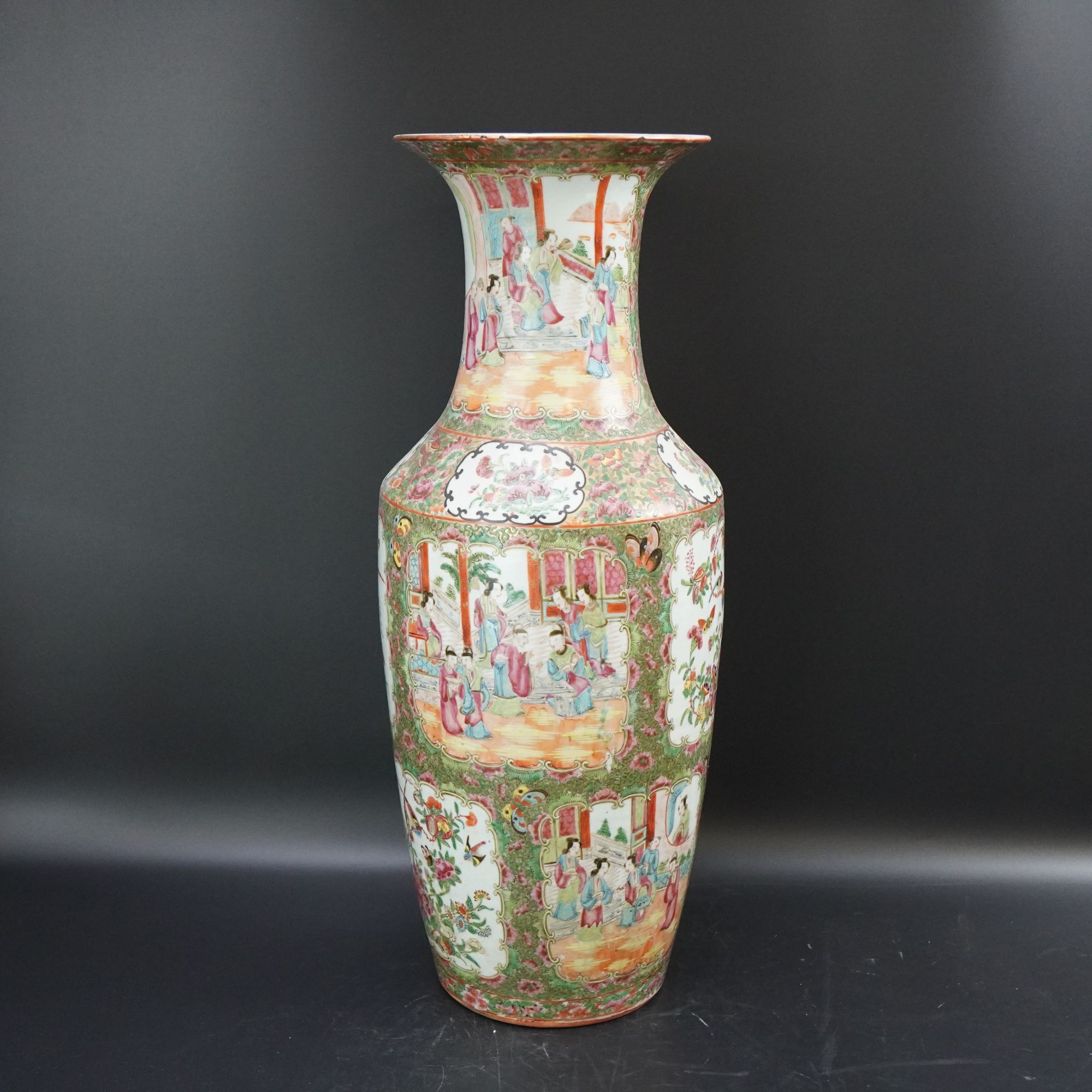 Lot.25080124清同治广彩开窗人物花鸟纹赏瓶 高：约62cm