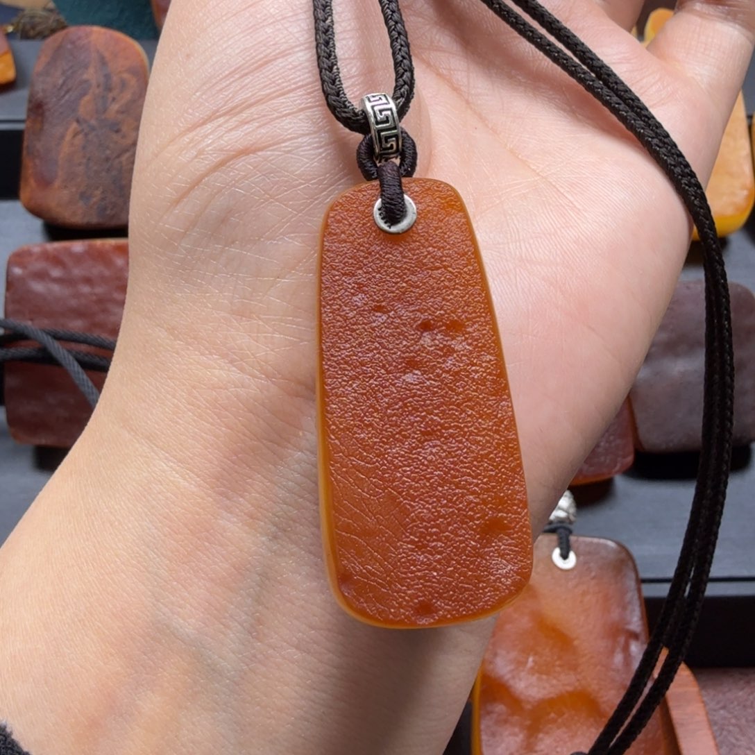 琥珀吊坠(赠链)未镶嵌