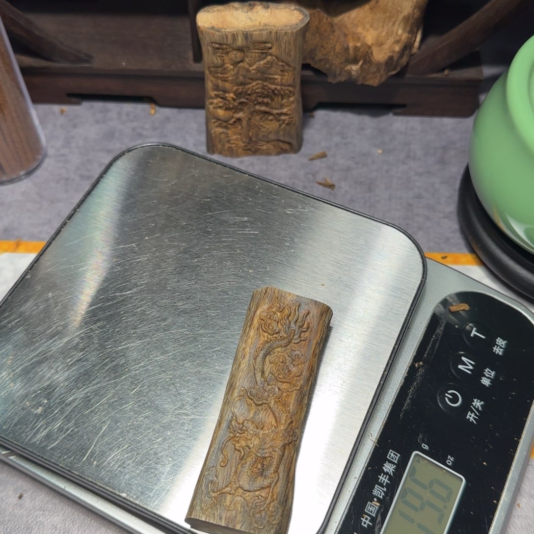 树脂制品伤*乌身雕刻牌