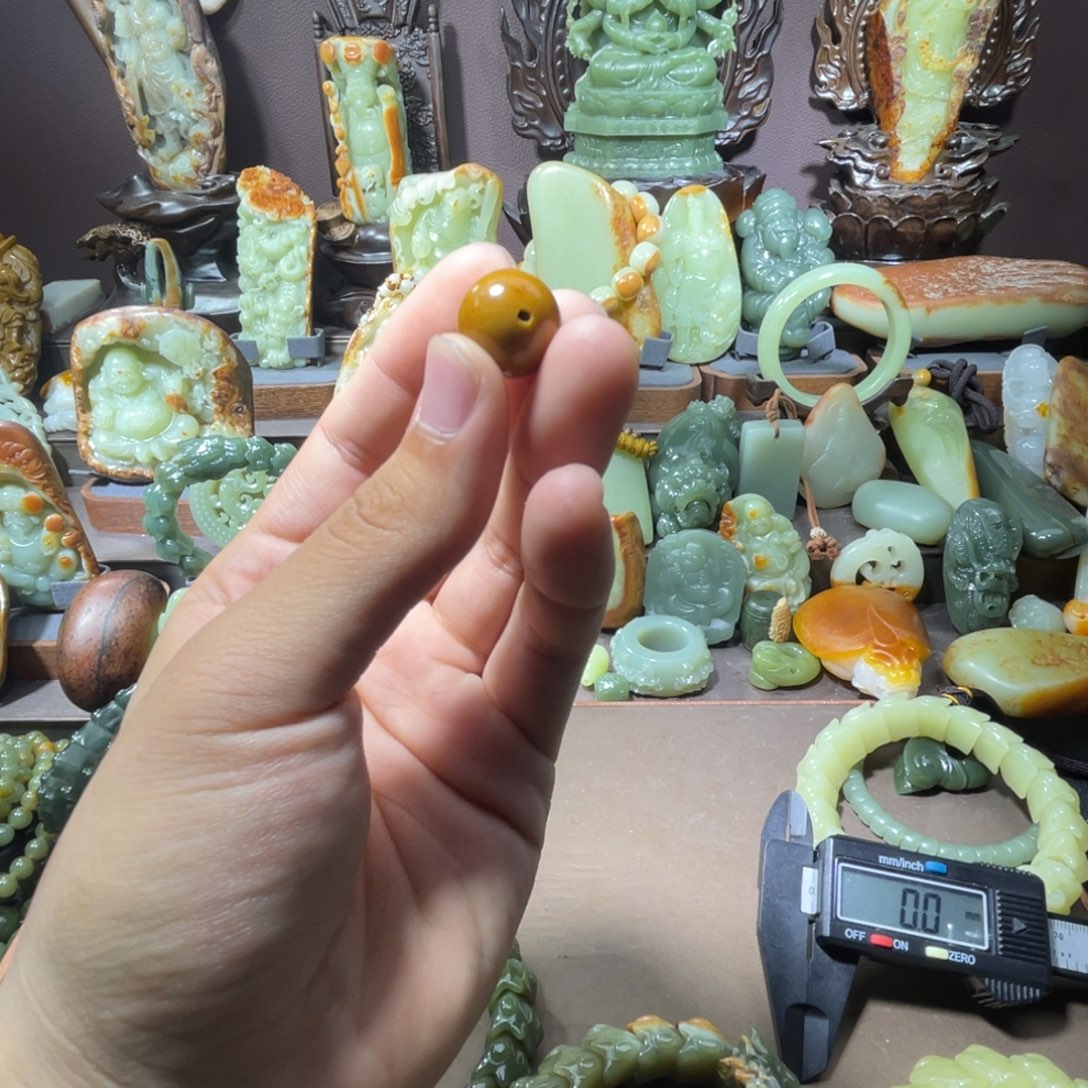 透闪石质玉单珠未镶嵌中*龙